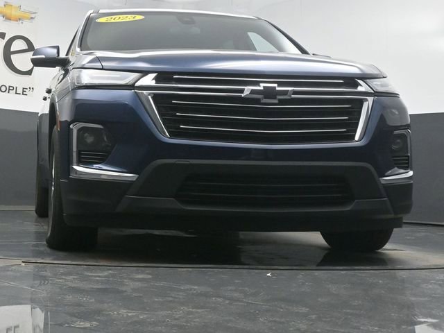 Used 2023 Chevrolet Traverse LT image 3