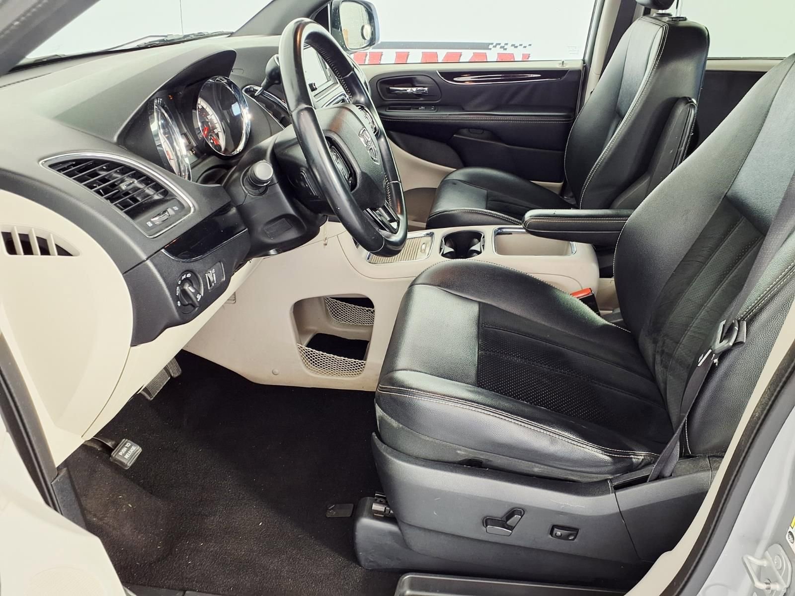 Used 2017 Dodge Grand Caravan SXT FWD image 9