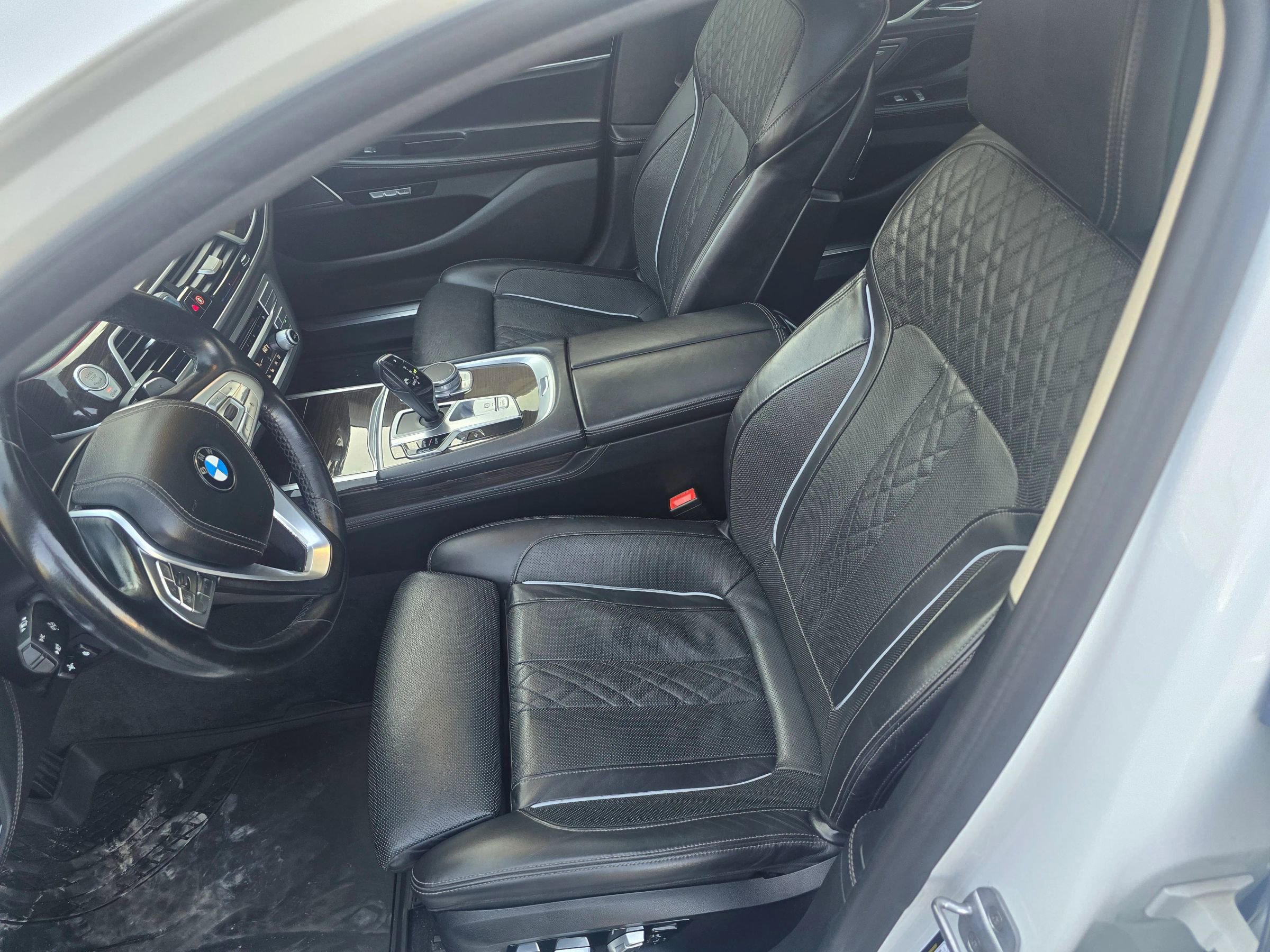 Used 2018 BMW 750i xDrive AWD/4WD image 32