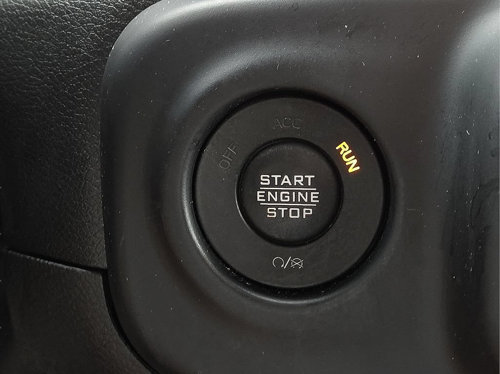Used 2023 Jeep Wrangler Unlimited Sahara w/ Cold Weather Group AWD/4WD image 17