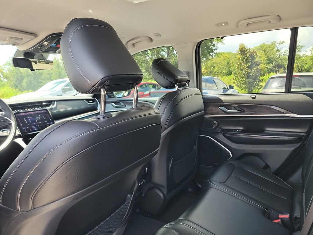 Used 2023 Jeep Grand Cherokee Limited w/ Luxury Tech Group II RWD image 25