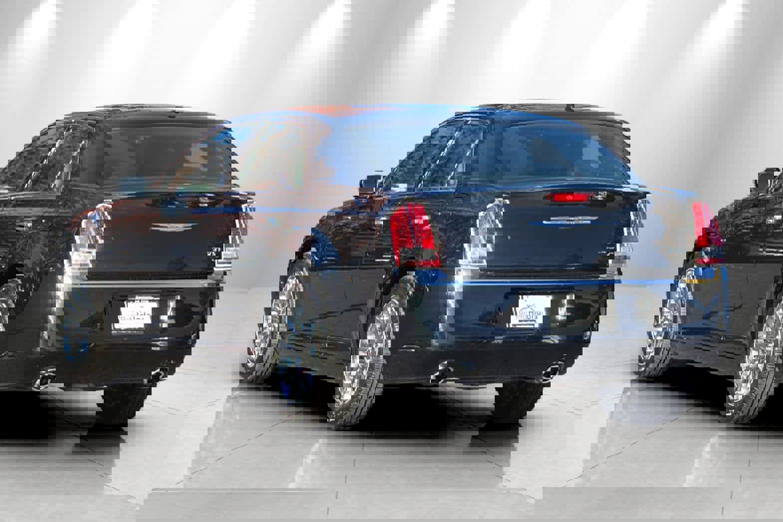 Used 2014 Chrysler 300 C image 6