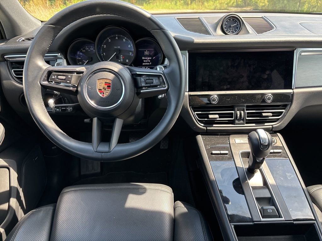 Used 2023 Porsche Macan Turbo image 9