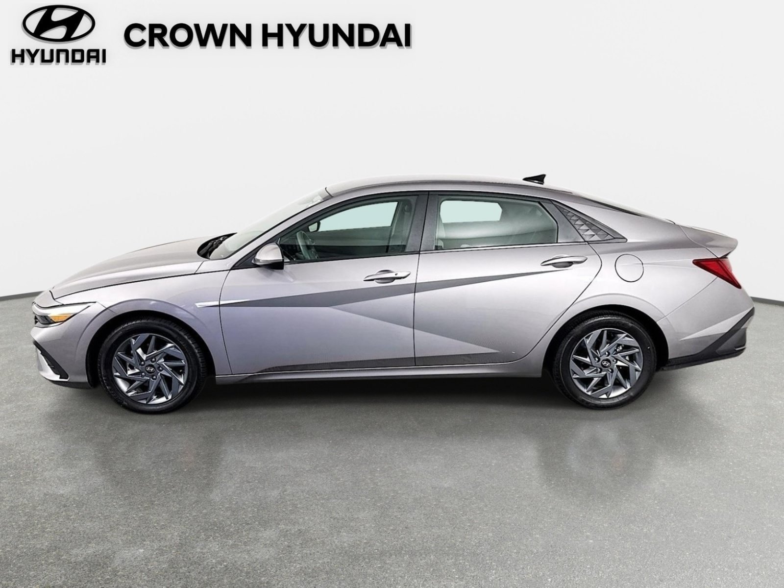 Used 2024 Hyundai Elantra Blue FWD image 9