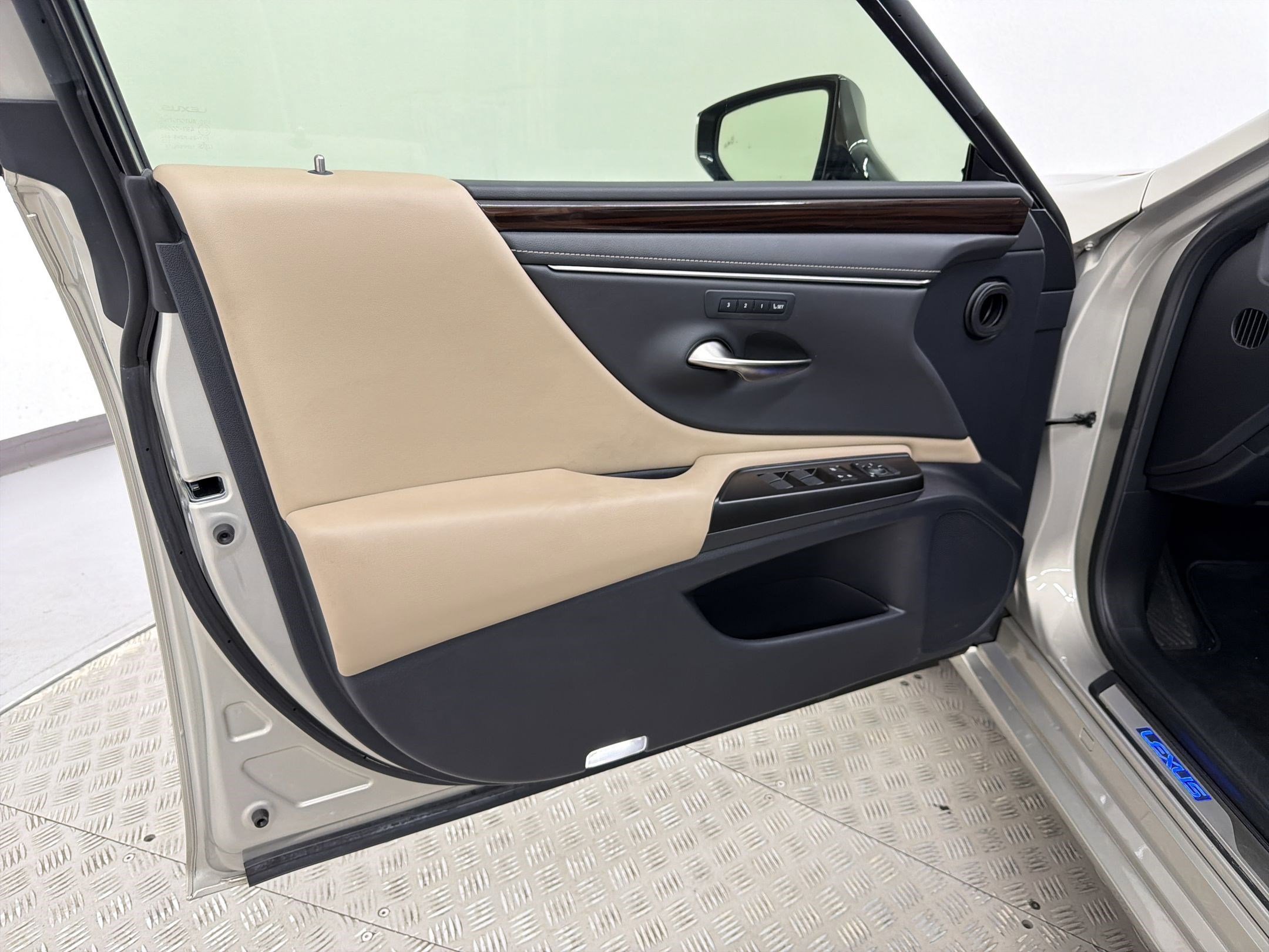 Used 2019 Lexus ES 300h w/ Premium Package FWD image 24