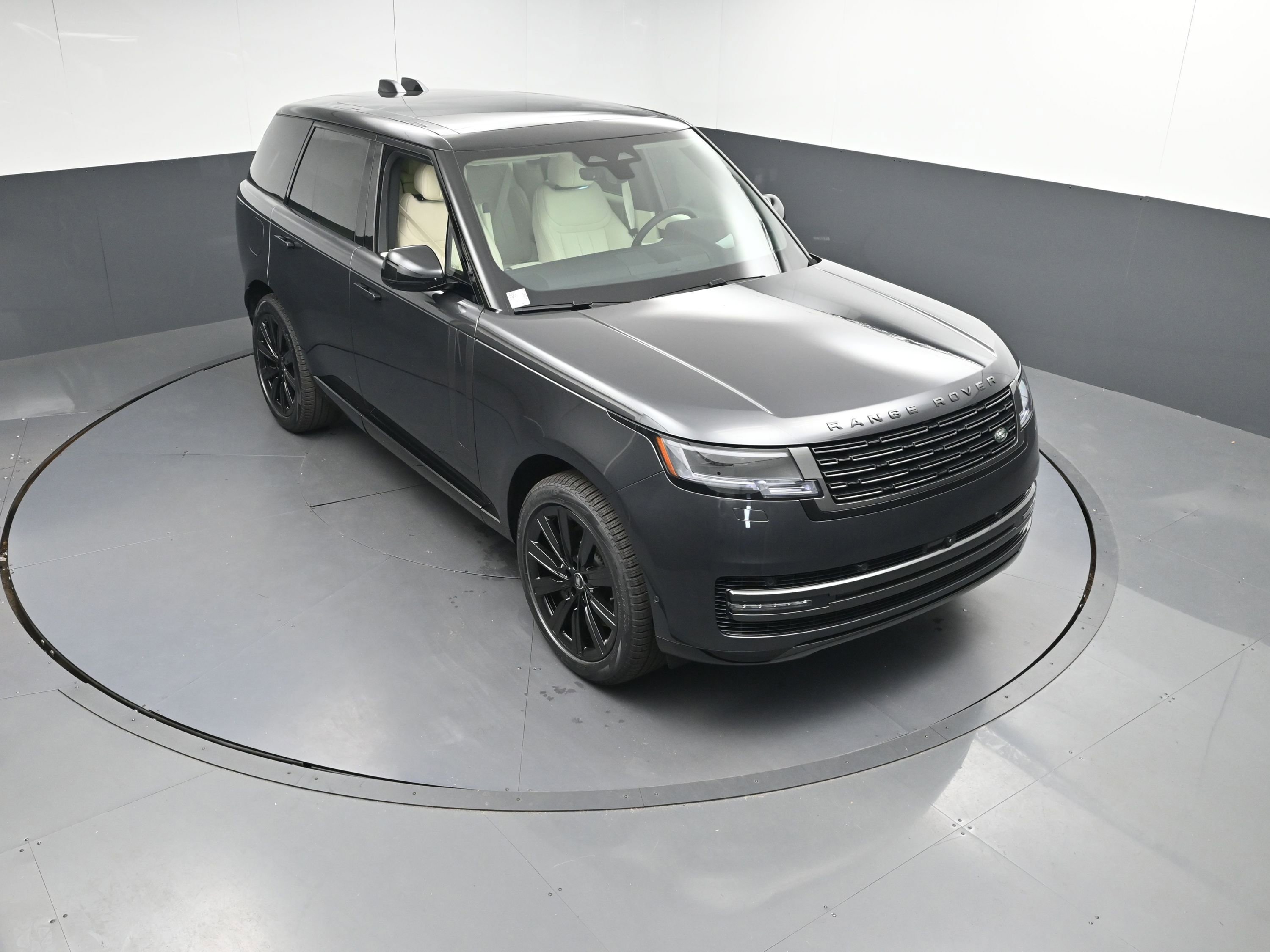 New 2025 Land Rover Range Rover SE image 35