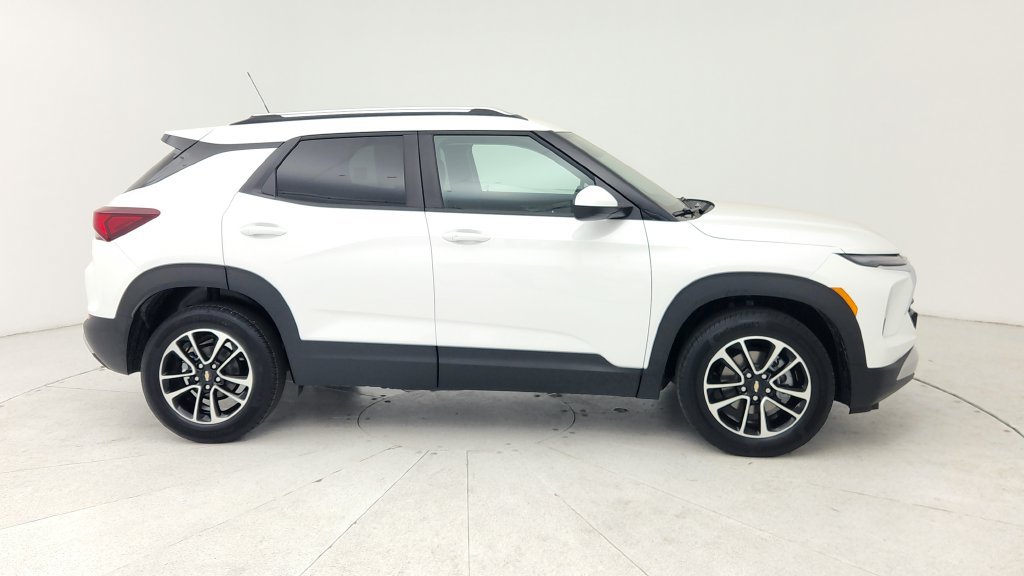 New 2026 Chevrolet TrailBlazer LT w/ LT Cold Weather Package FWD image 9