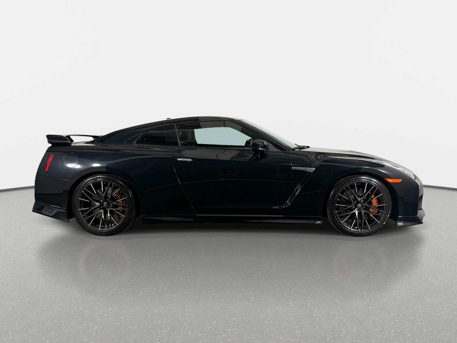 Used 2021 Nissan GT-R Premium AWD/4WD image 2