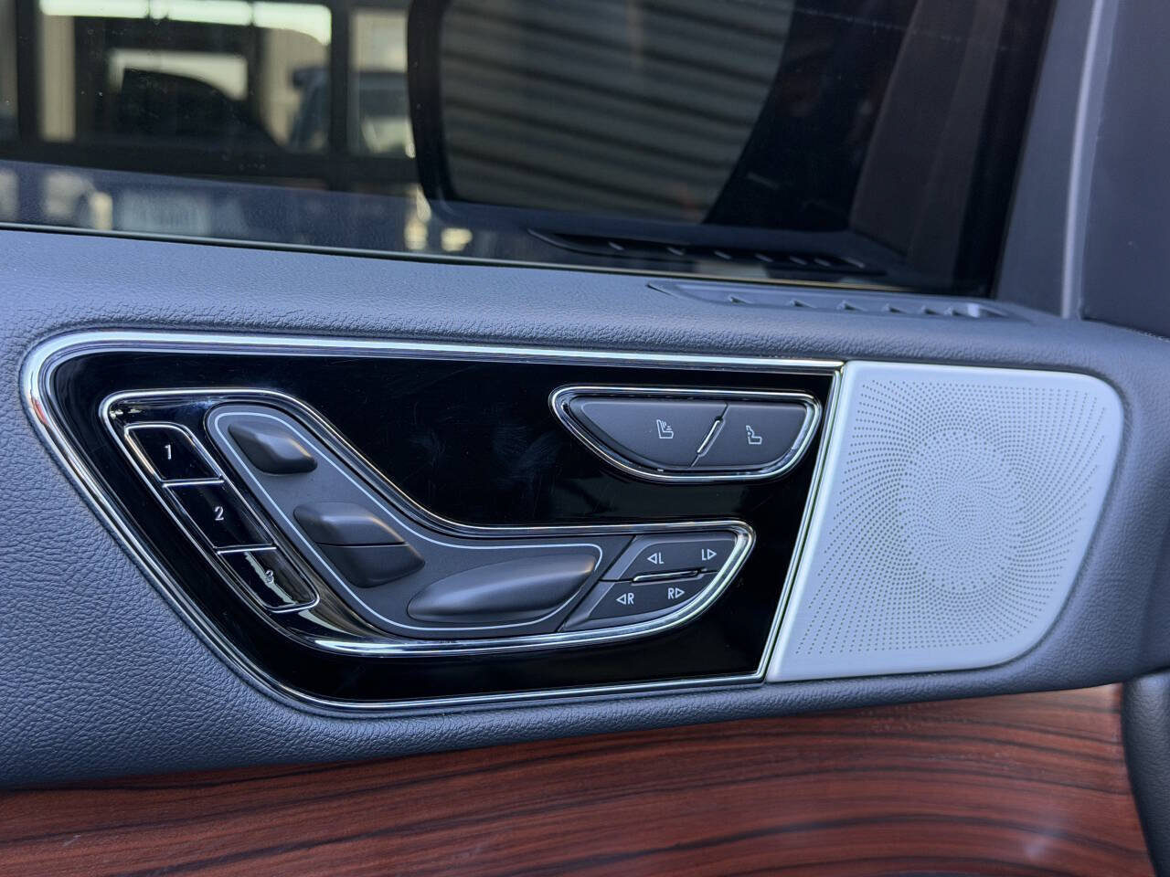 Used 2022 Lincoln Navigator Reserve AWD/4WD image 17