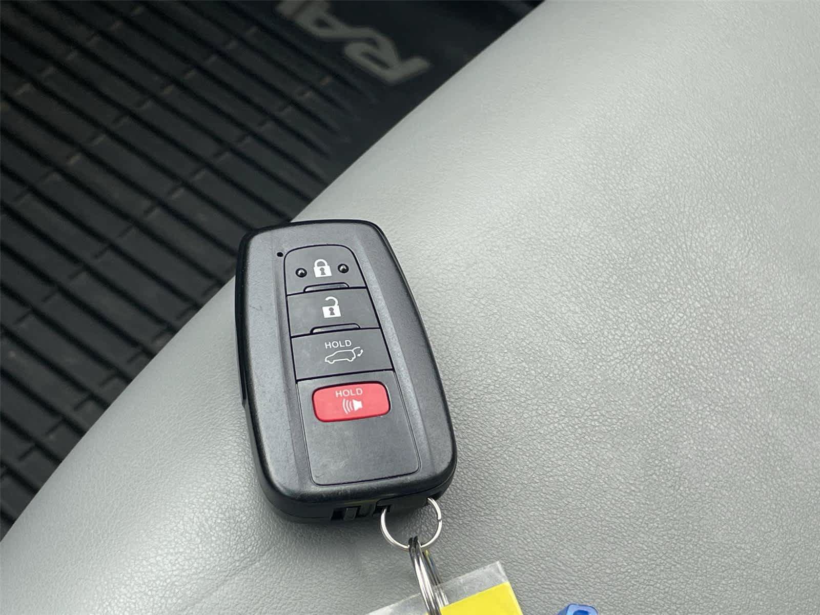 Used 2020 Toyota RAV4 XLE Premium AWD/4WD image 30
