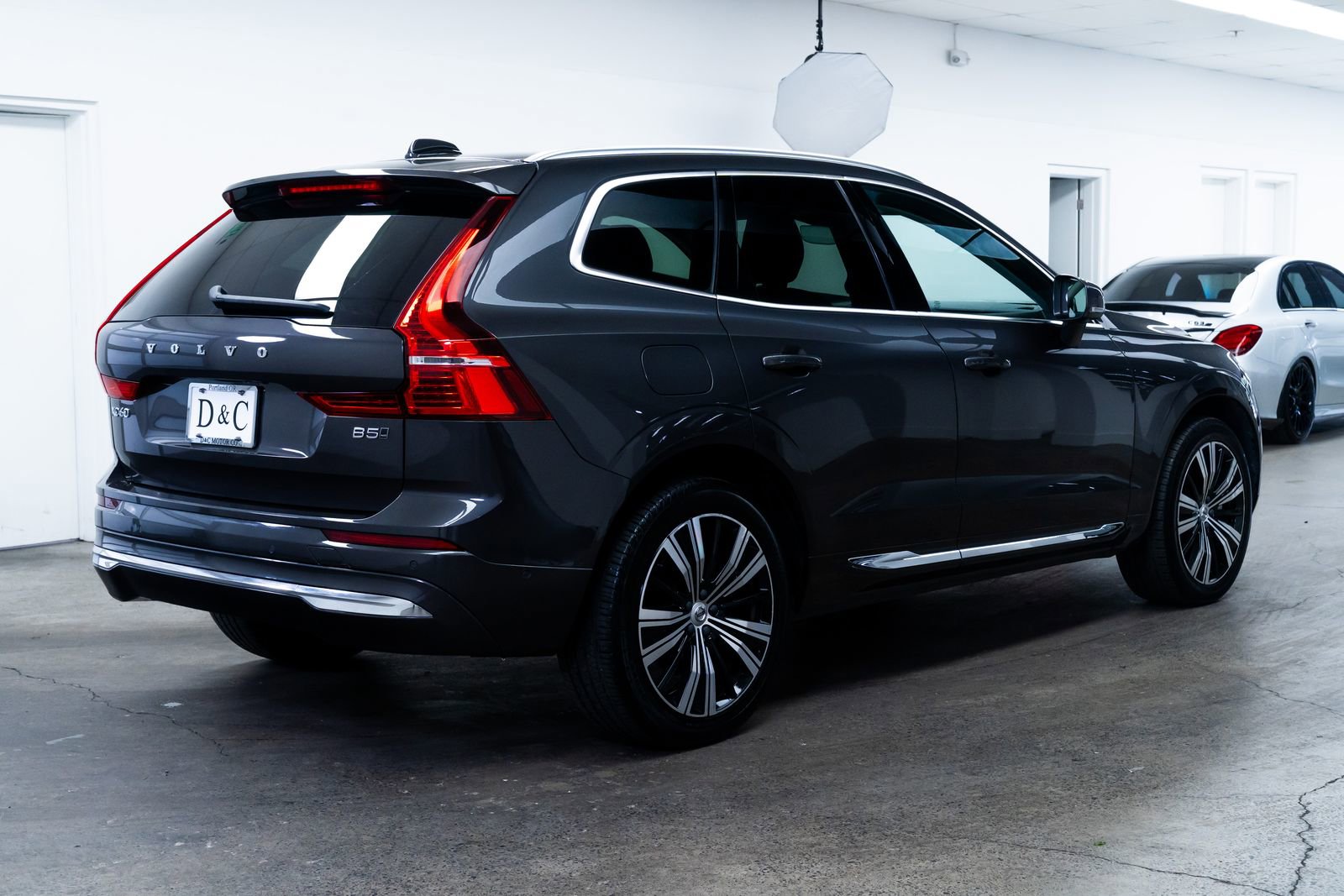 Used 2023 Volvo XC60 B5 Plus AWD/4WD image 6