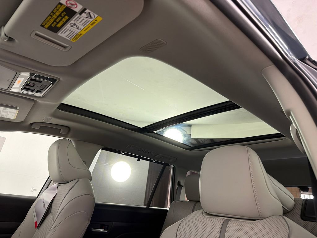 Used 2026 Toyota Grand Highlander Platinum image 2