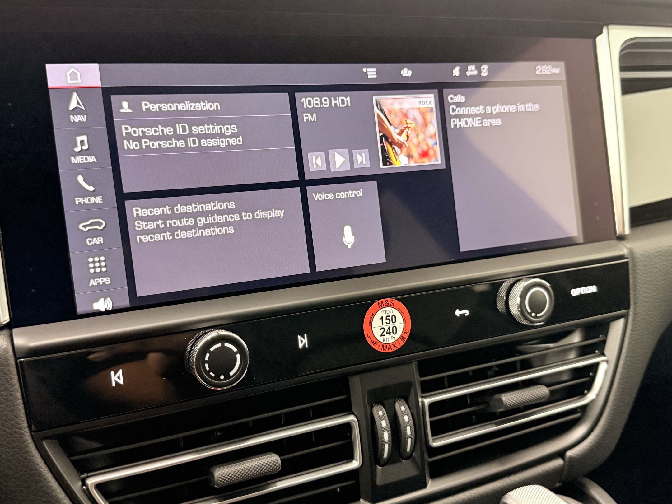 Used 2025 Porsche Macan image 26