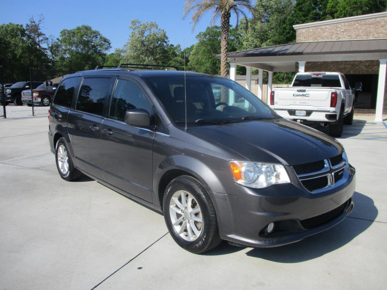 Used 2020 Dodge Grand Caravan SXT image 3