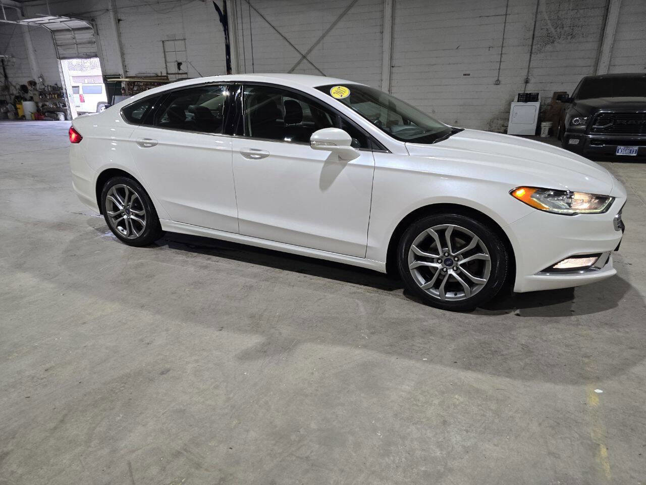 Used 2017 Ford Fusion SE w/ Equipment Group 201A image 19