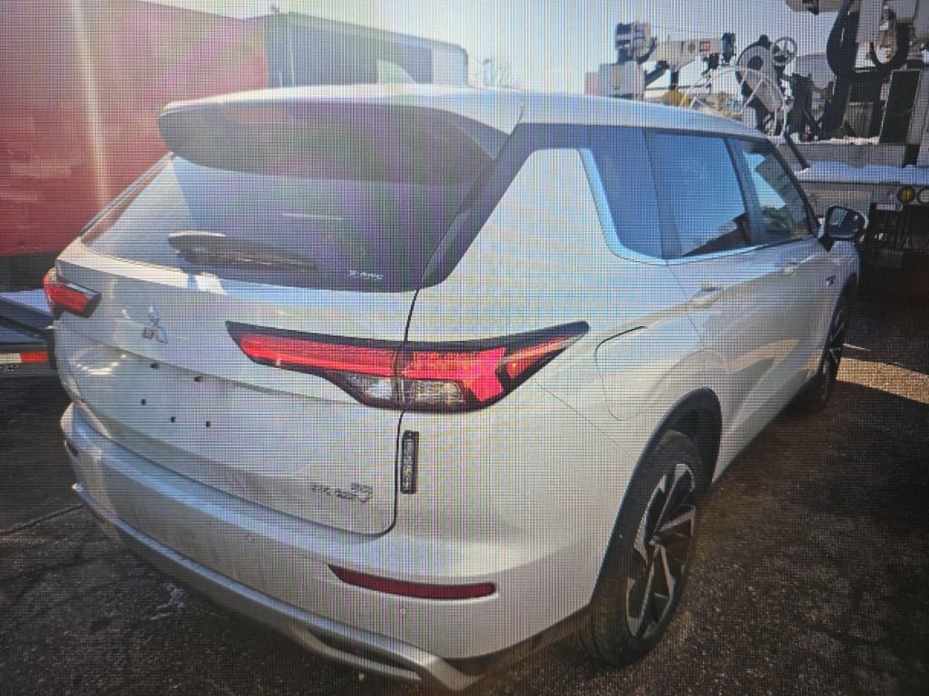 Used 2024 Mitsubishi Outlander SEL image 3