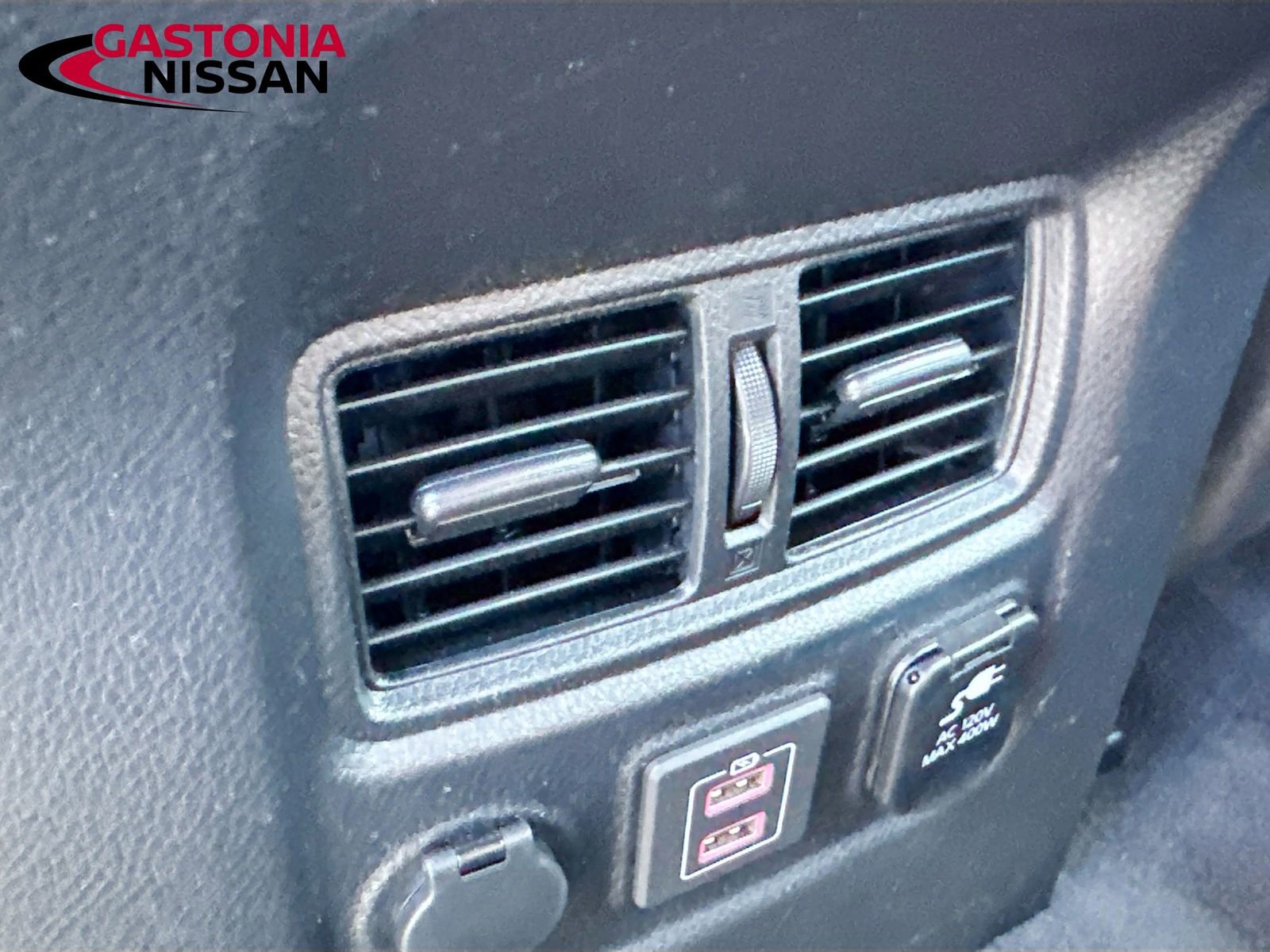 Used 2021 Nissan Titan SV w/ SV Convenience Package RWD image 35