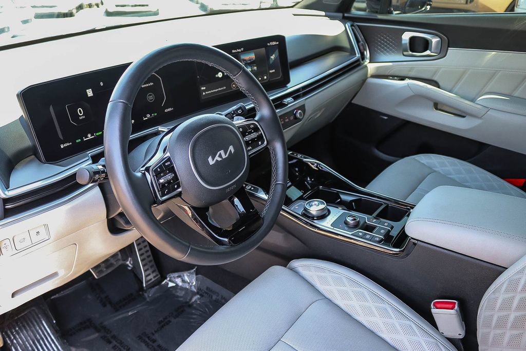 Certified 2025 Kia Sorento SX Prestige AWD/4WD image 17
