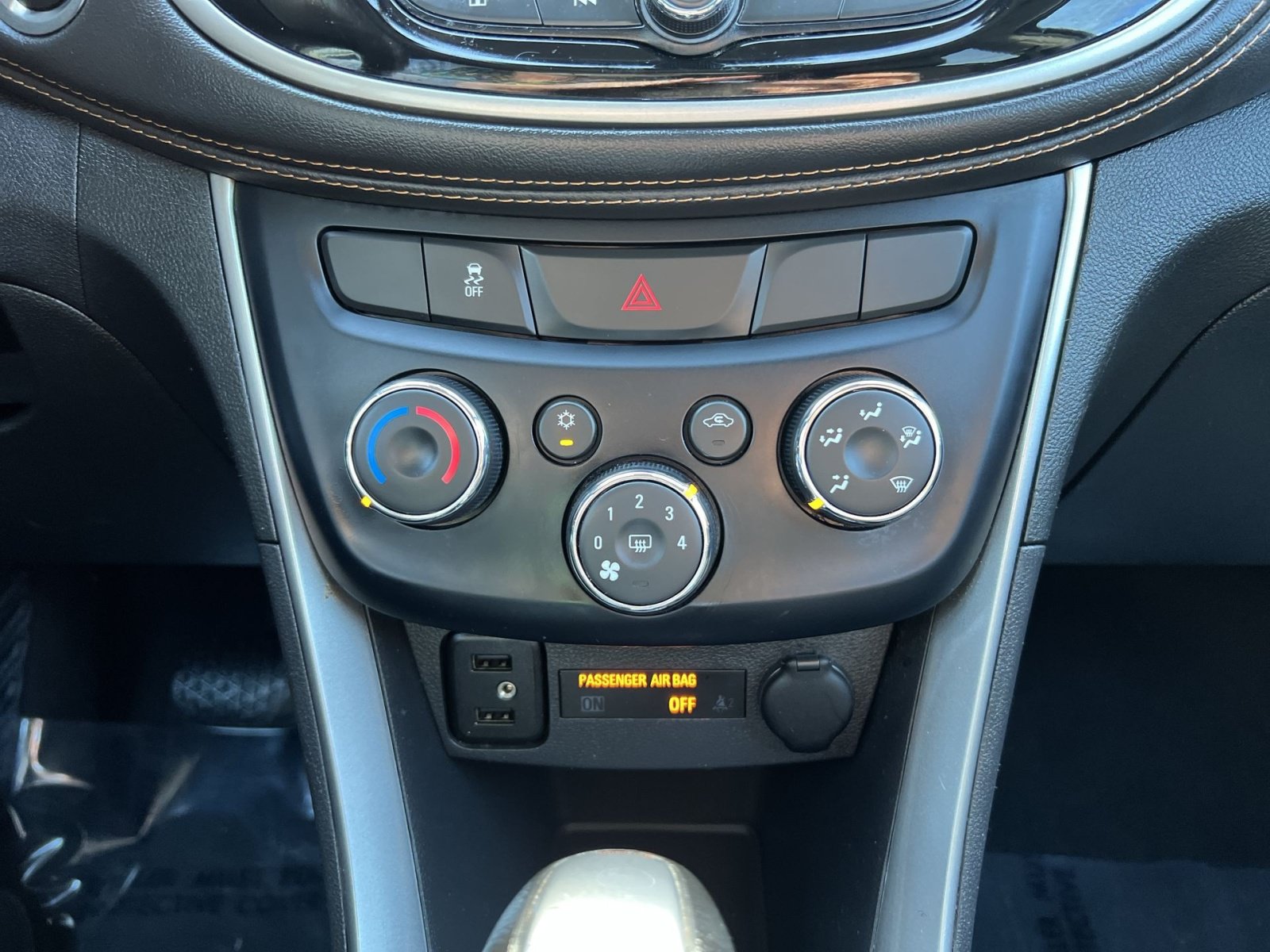 Used 2019 Chevrolet Trax LT w/ LT Convenience Package FWD image 20