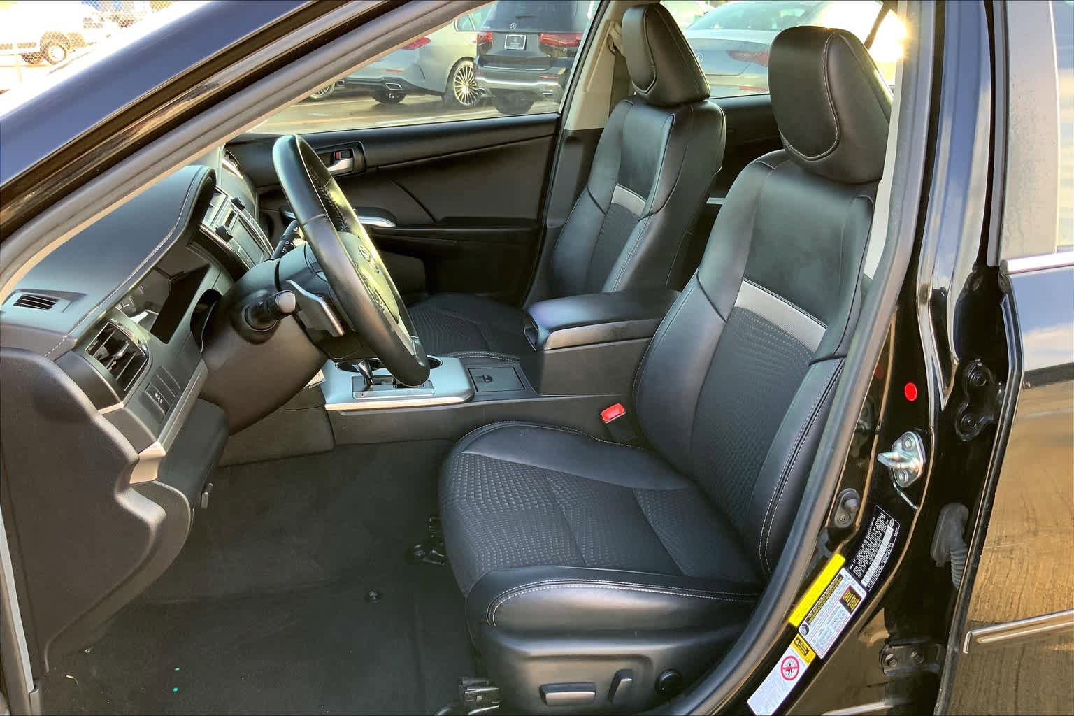Used 2014 Toyota Camry SE FWD image 7