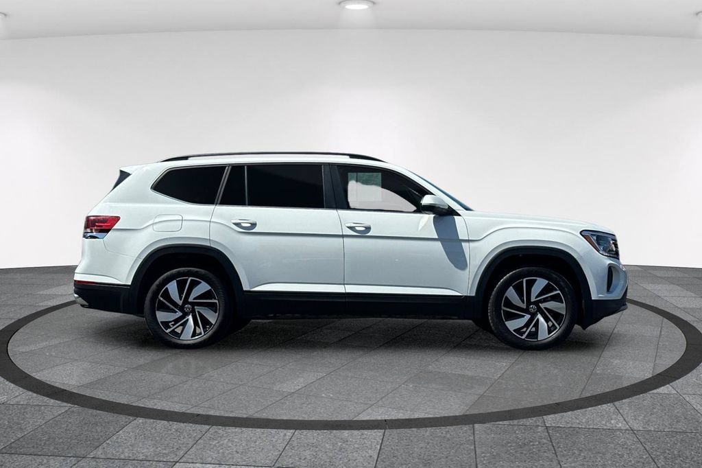 Used 2024 Volkswagen Atlas SE AWD/4WD image 3