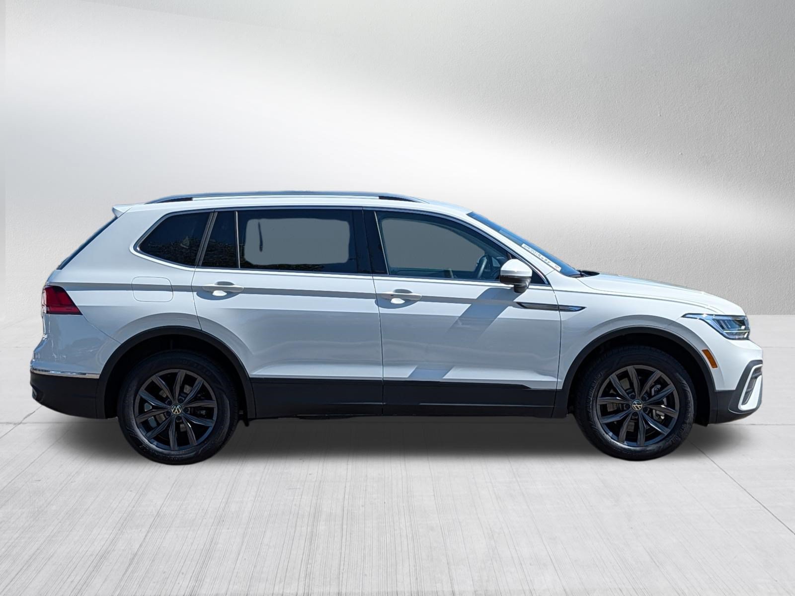 Certified 2024 Volkswagen Tiguan SE AWD/4WD image 8