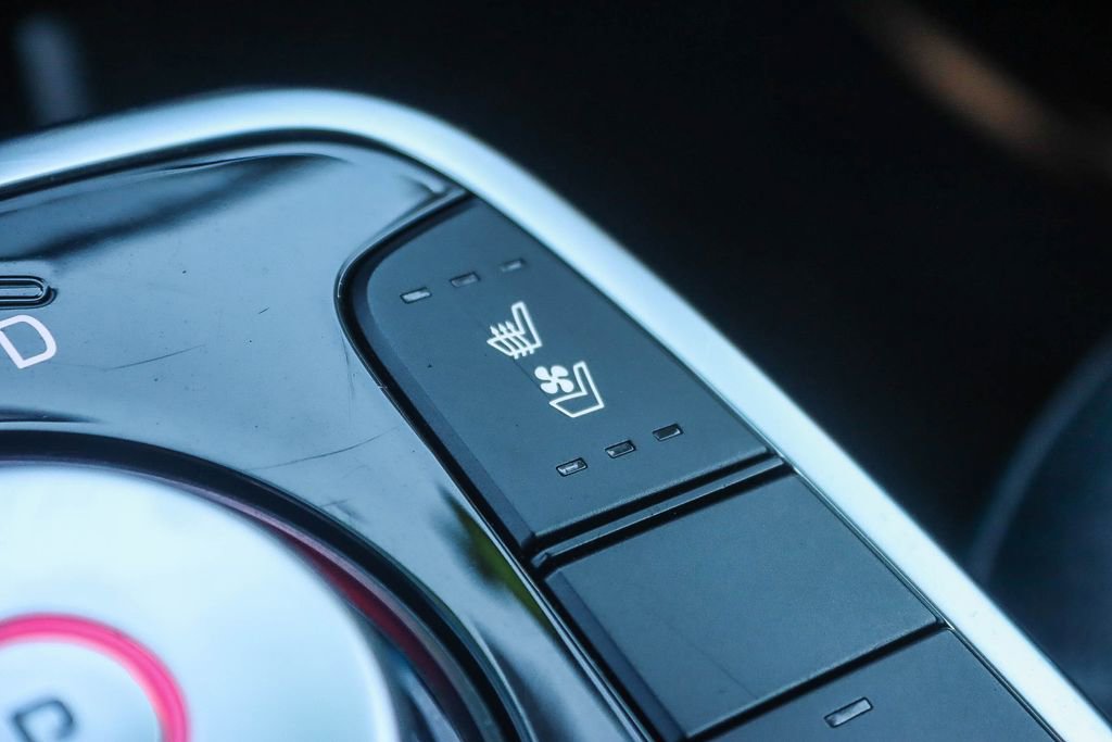 Used 2022 Kia Niro EX Premium image 36