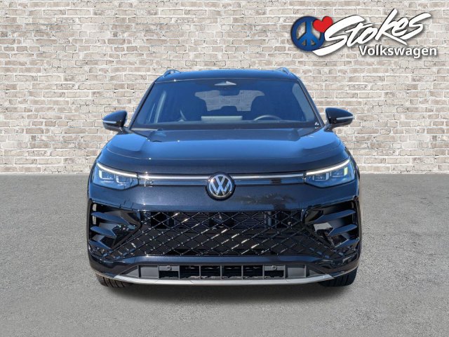 Used 2025 Volkswagen Tiguan SEL R-Line AWD/4WD image 9