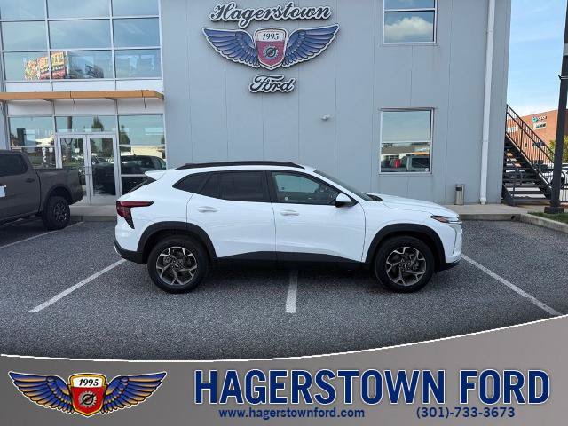 Used 2025 Chevrolet Trax LT w/ LT Convenience Package FWD image 1