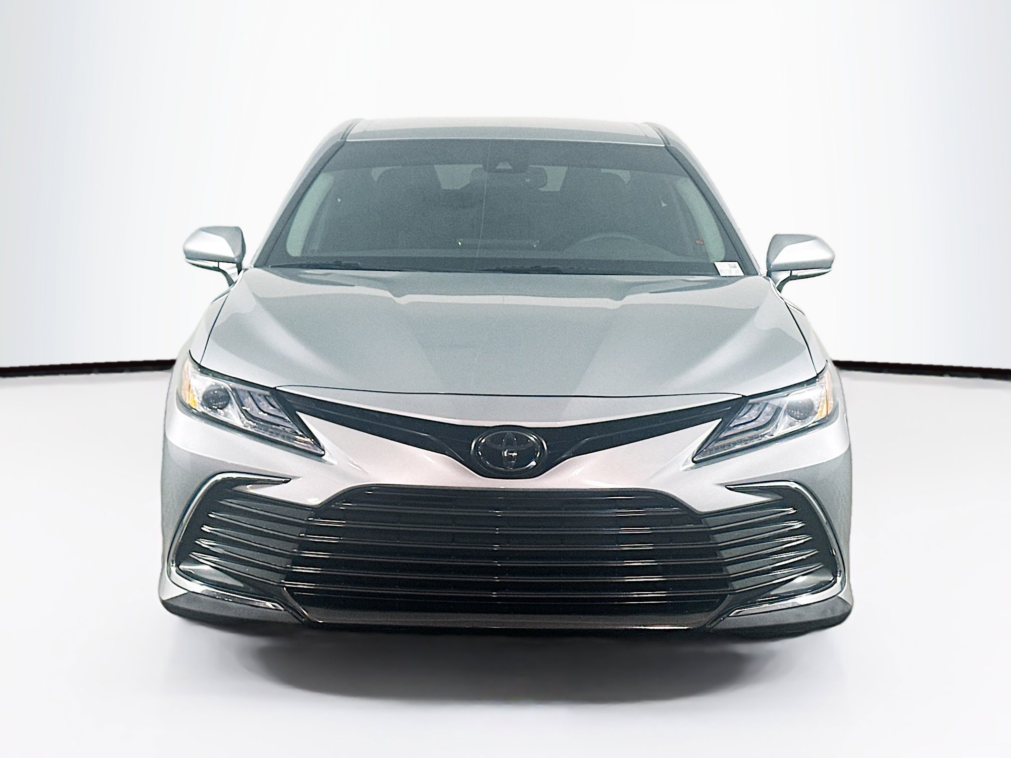 Used 2023 Toyota Camry XLE image 2
