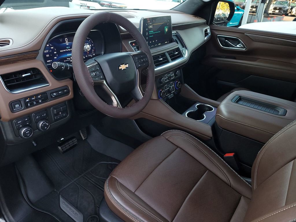Used 2023 Chevrolet Suburban High Country image 9