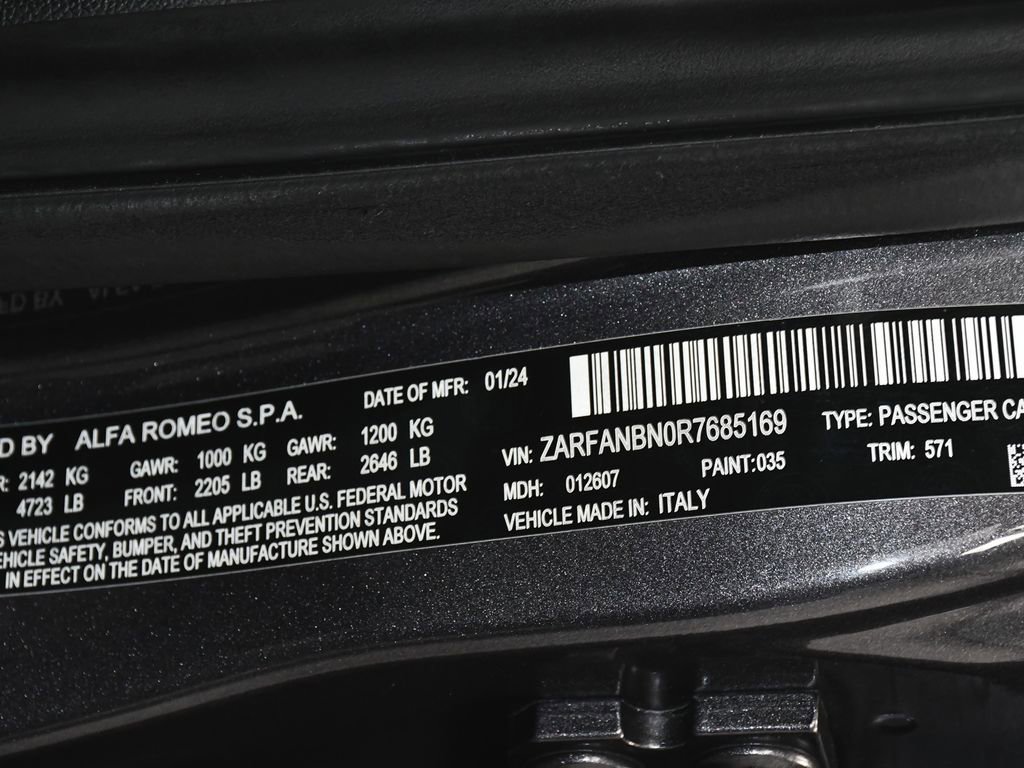 Used 2024 Alfa Romeo Giulia Ti AWD/4WD image 18