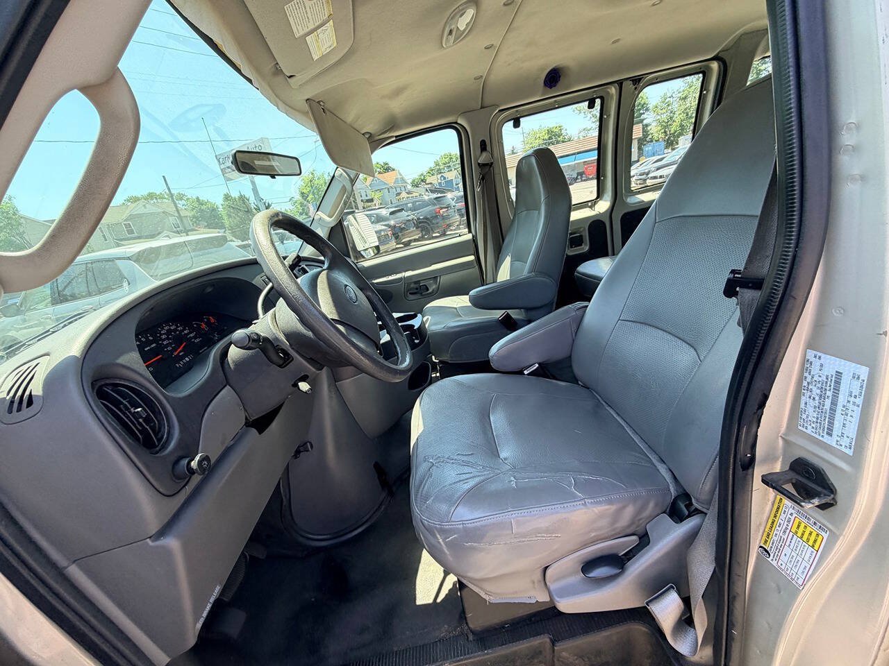 Used 2006 Ford E-350 and Econoline 350 XL RWD image 36