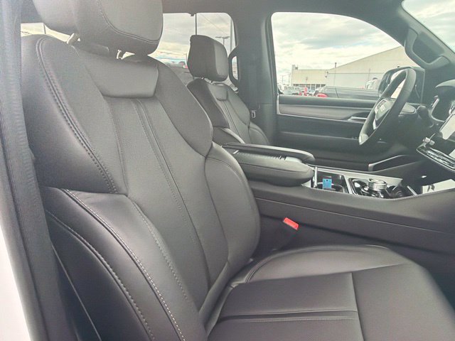 New 2026 Jeep Grand Wagoneer Limited AWD/4WD image 10