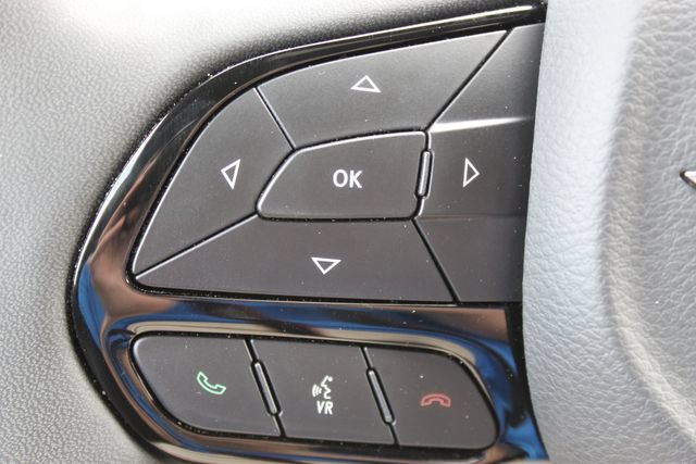 Used 2025 Chrysler Pacifica Limited FWD image 15