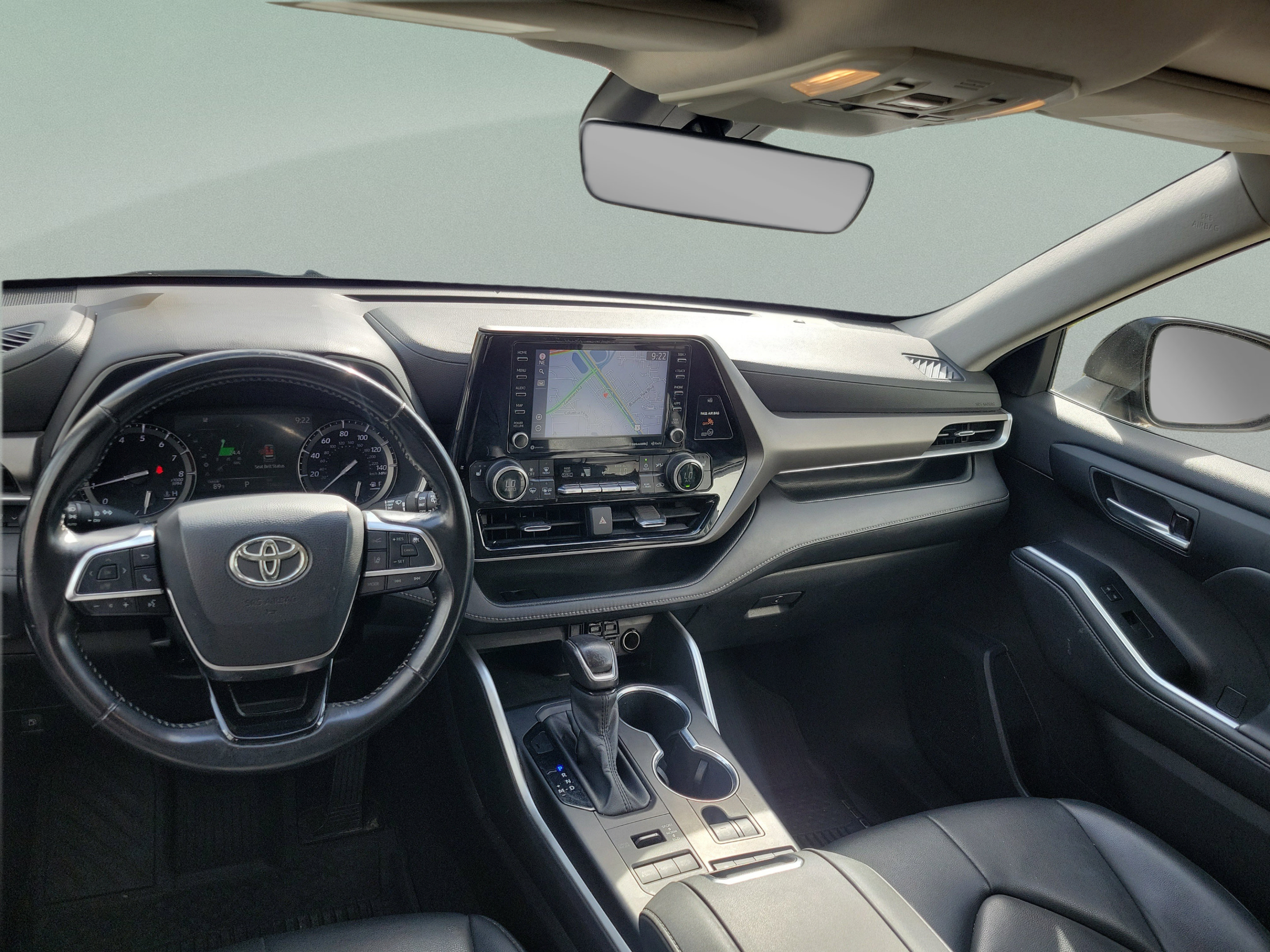 Used 2021 Toyota Highlander XLE AWD/4WD image 13