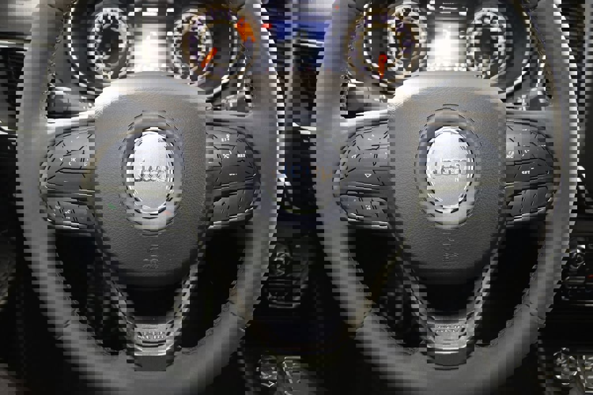 Used 2022 Jeep Cherokee Trailhawk w/ Comfort/Convenience Group image 33