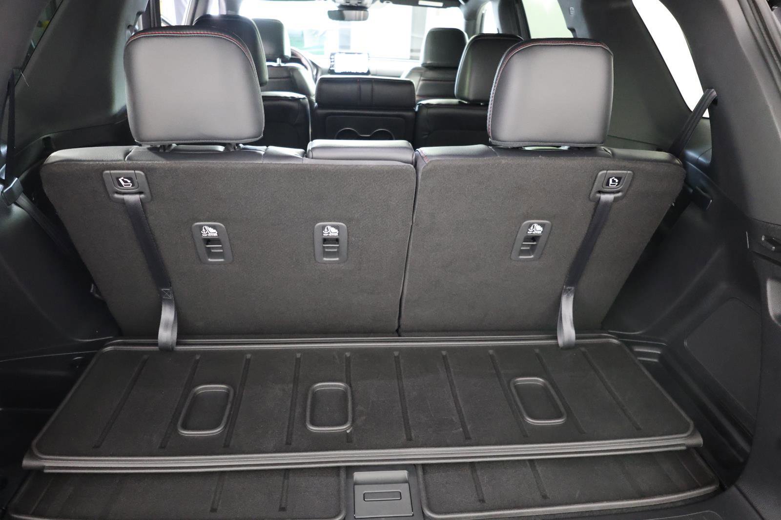 Used 2025 Honda Pilot Black Edition image 24
