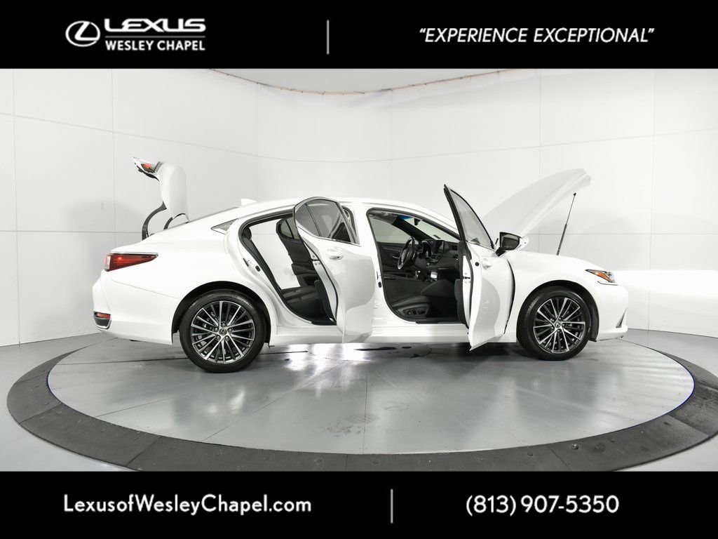 Used 2024 Lexus ES 250 250 w/ Premium Package image 16