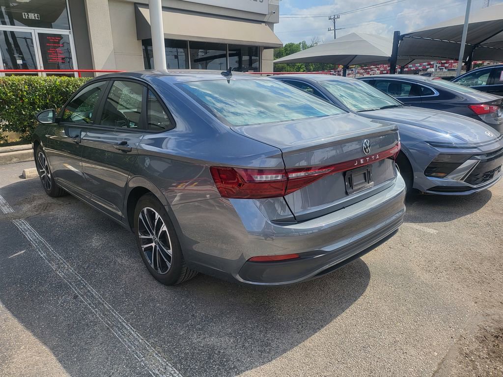 Used 2025 Volkswagen Jetta Sport image 10