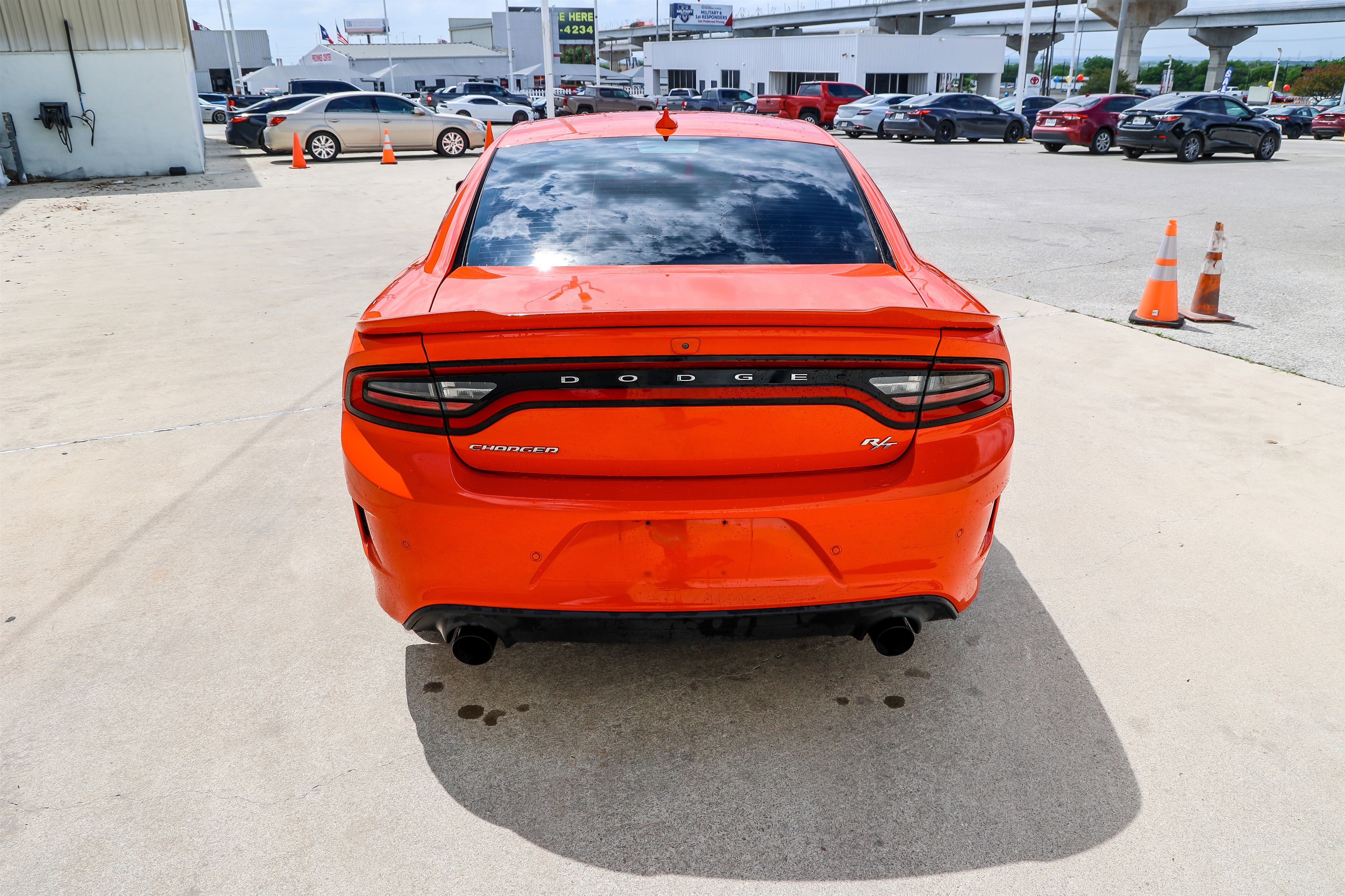 Used 2022 Dodge Charger R/T w/ Performance Handling Group image 10