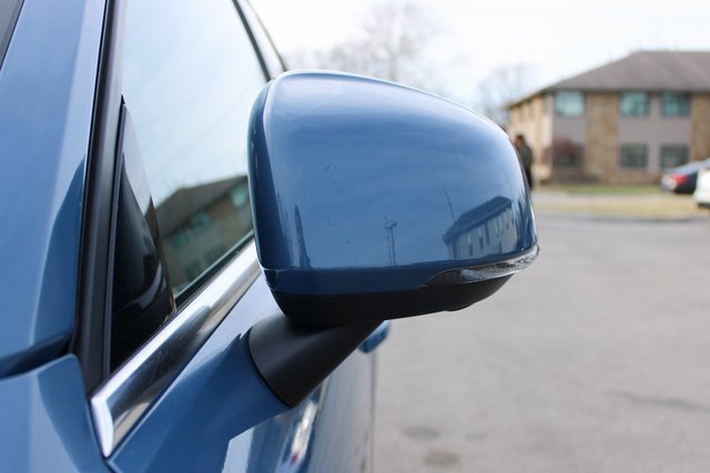 Used 2025 Volvo XC40 B5 Plus image 7