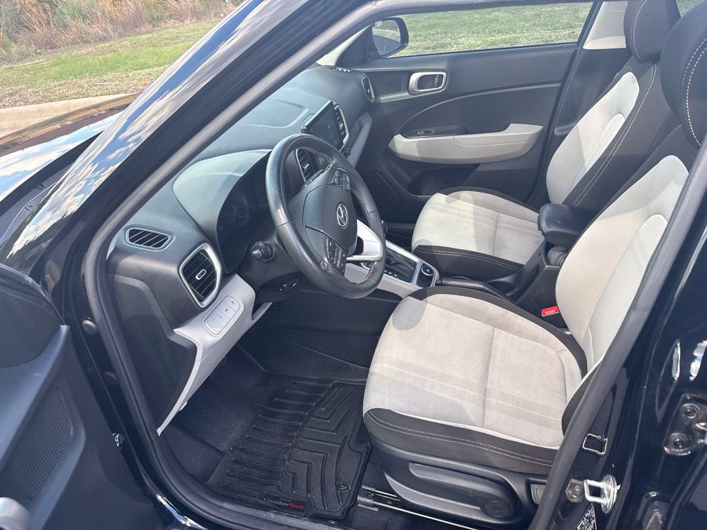 Used 2022 Hyundai Venue SEL FWD image 17