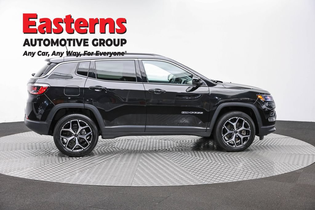 Used 2025 Jeep Compass Limited AWD/4WD image 4