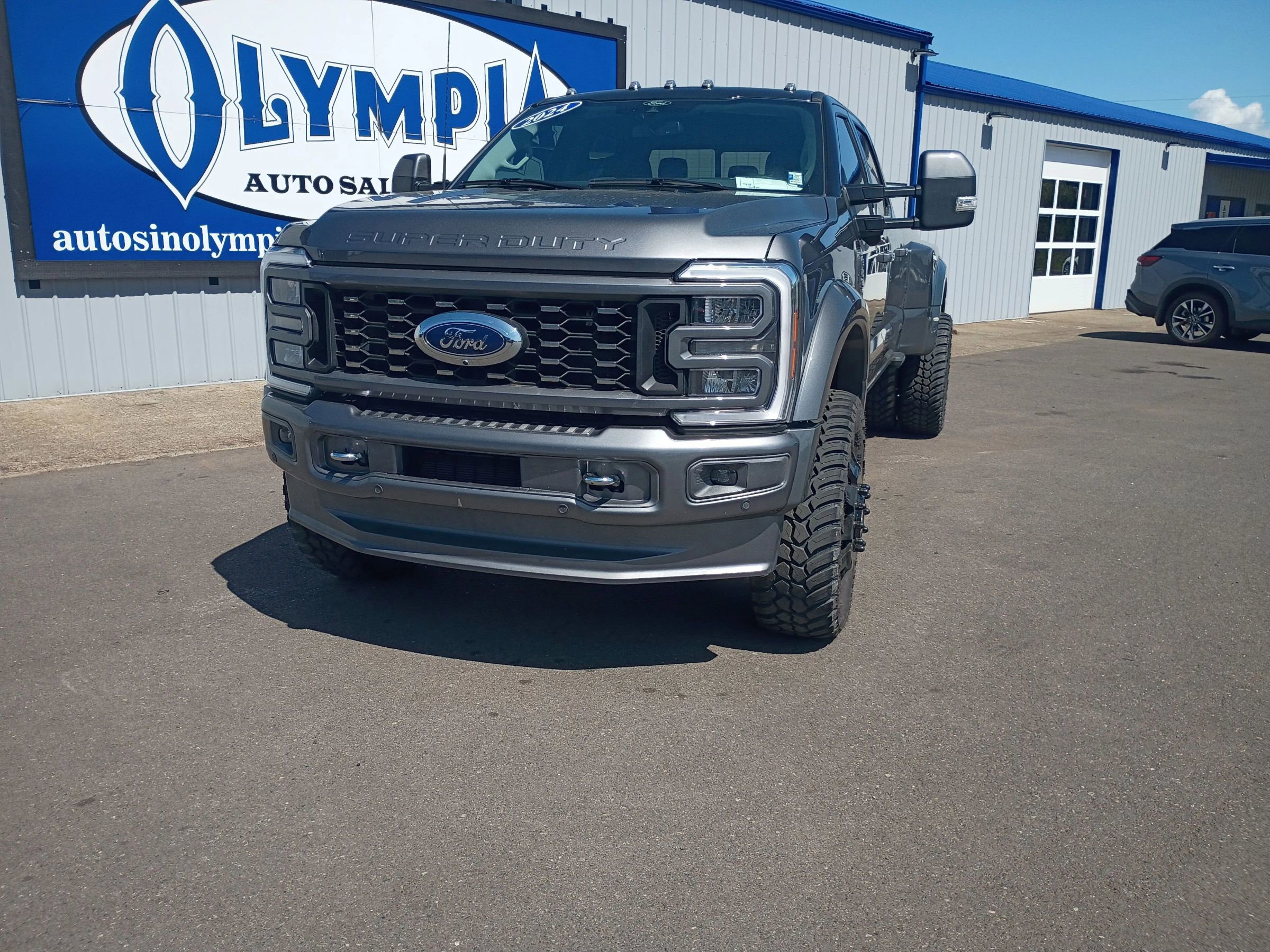 Used 2024 Ford F450 Lariat w/ Lariat Ultimate Package AWD/4WD image 4
