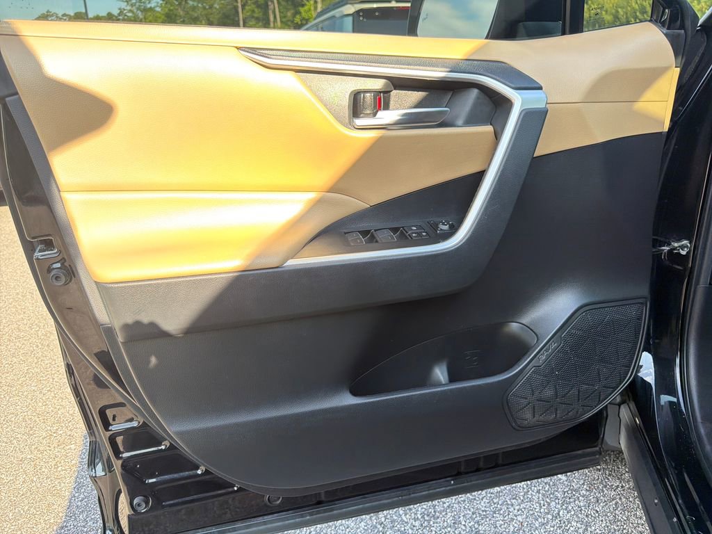 Used 2022 Toyota RAV4 XLE Premium FWD image 45
