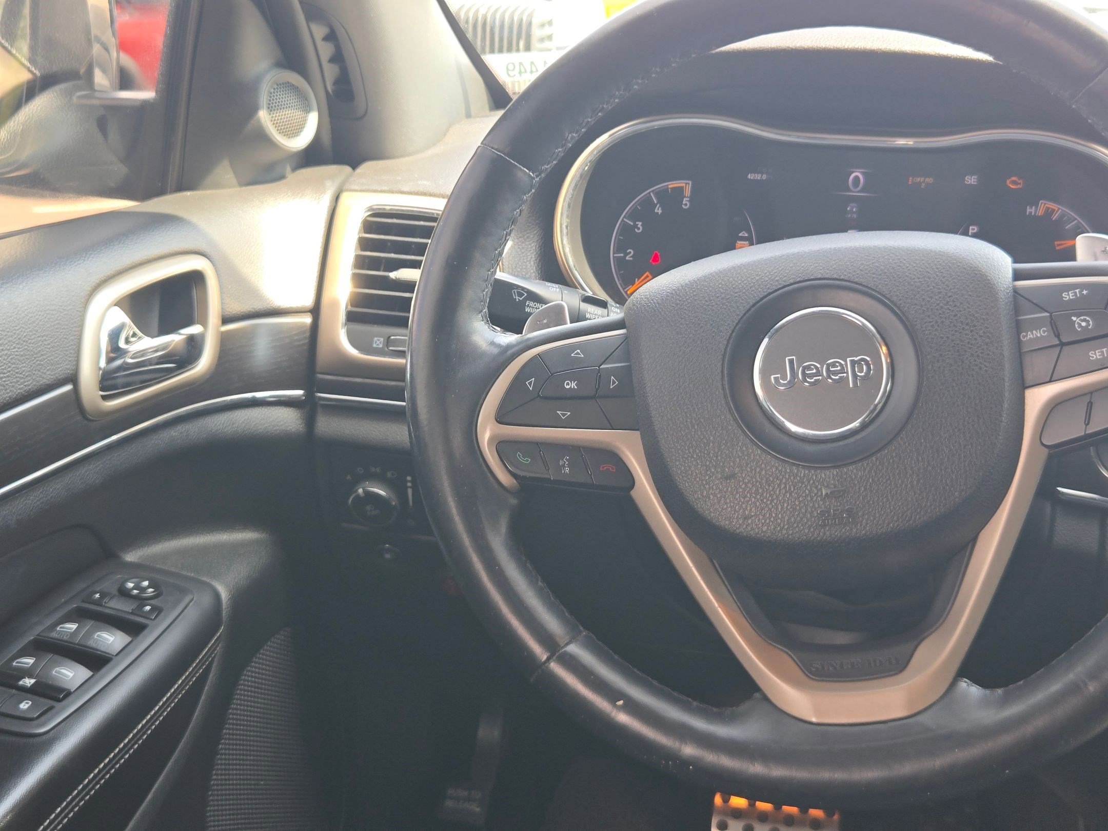 Used 2014 Jeep Grand Cherokee Limited w/ Luxury Group II AWD/4WD image 19
