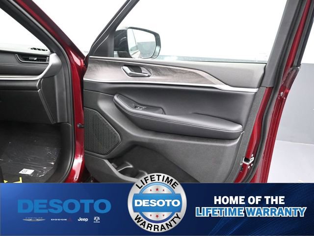 New 2026 Jeep Grand Cherokee Altitude image 11