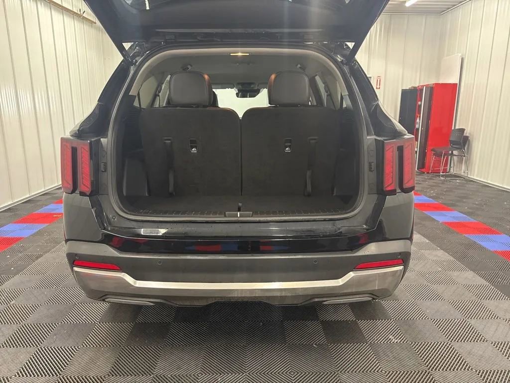 Used 2025 Kia Sorento EX AWD/4WD image 5