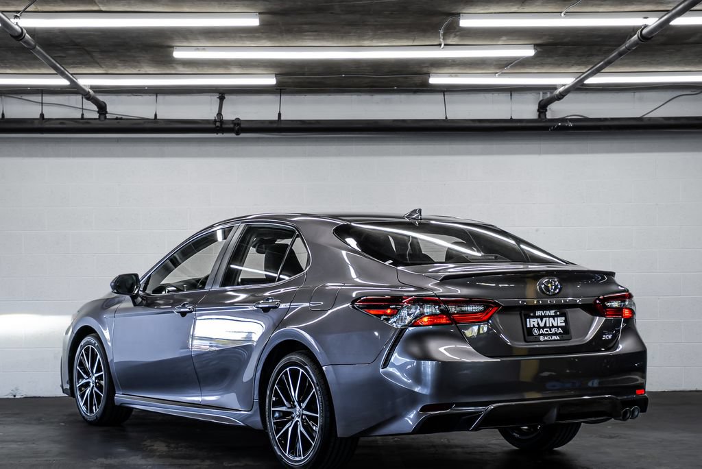 Used 2022 Toyota Camry SE w/ Convenience Package FWD image 3